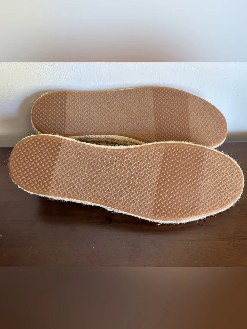 Toms Woven Tan & Cream Slip-On Loafers  Women’s (Size 10) NWOT